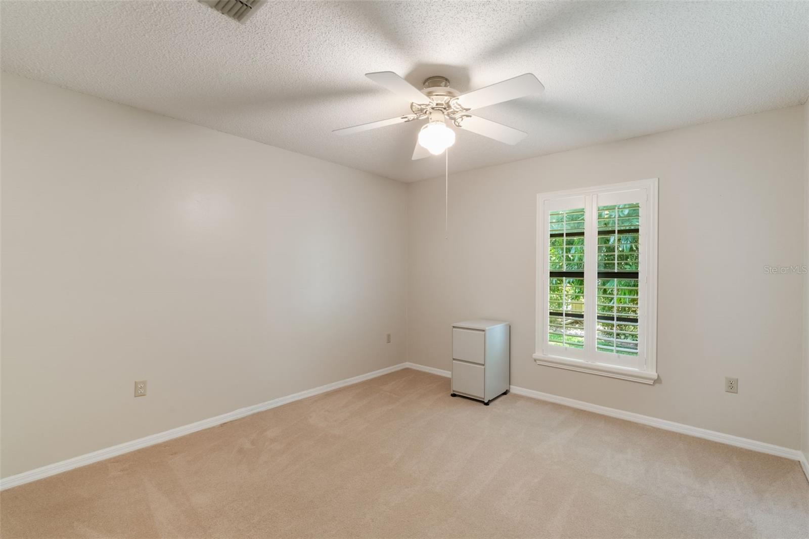 Image 37 of 49 For 957 Yellow Rose Drive