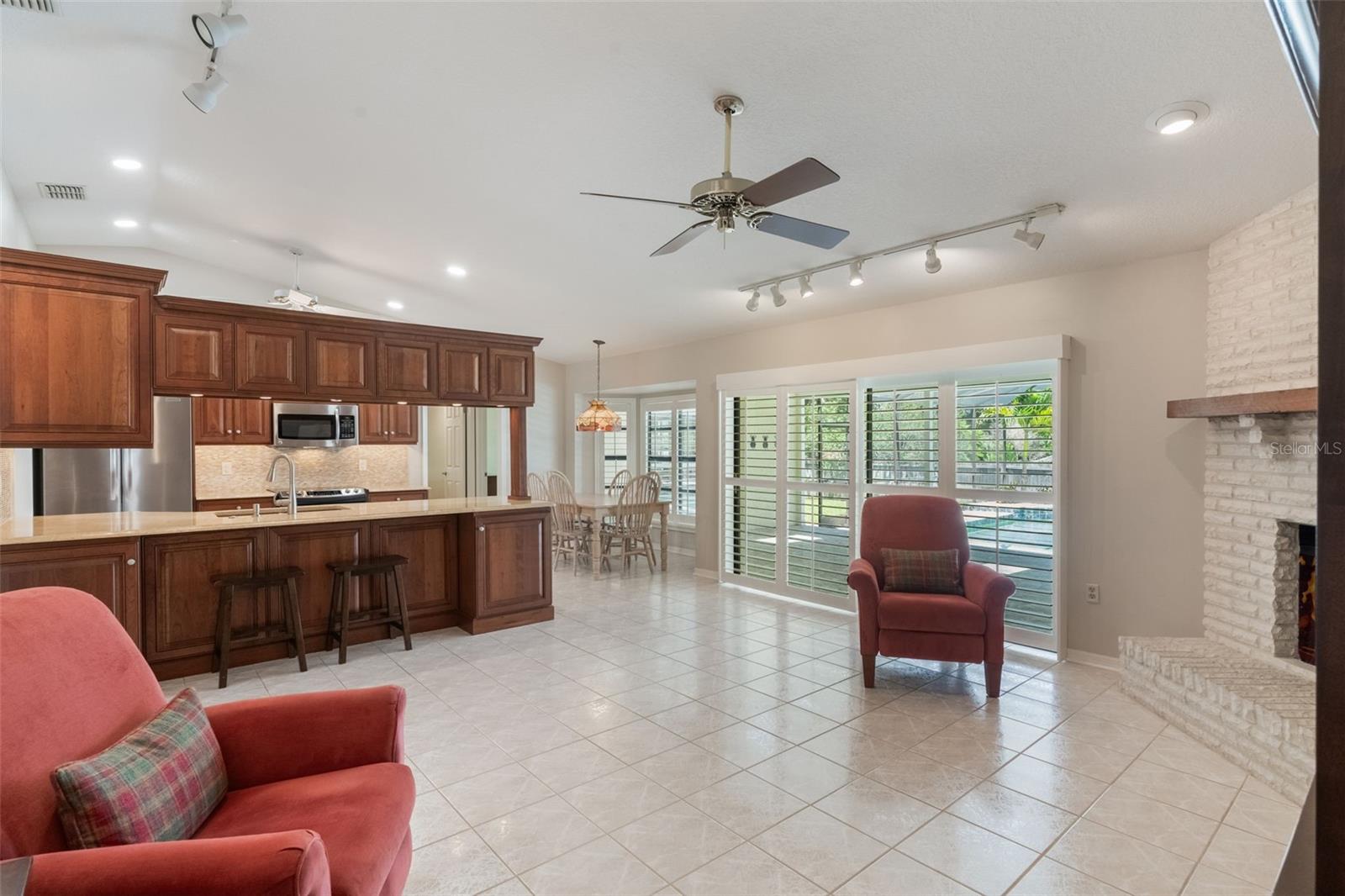 Image 7 of 49 For 957 Yellow Rose Drive