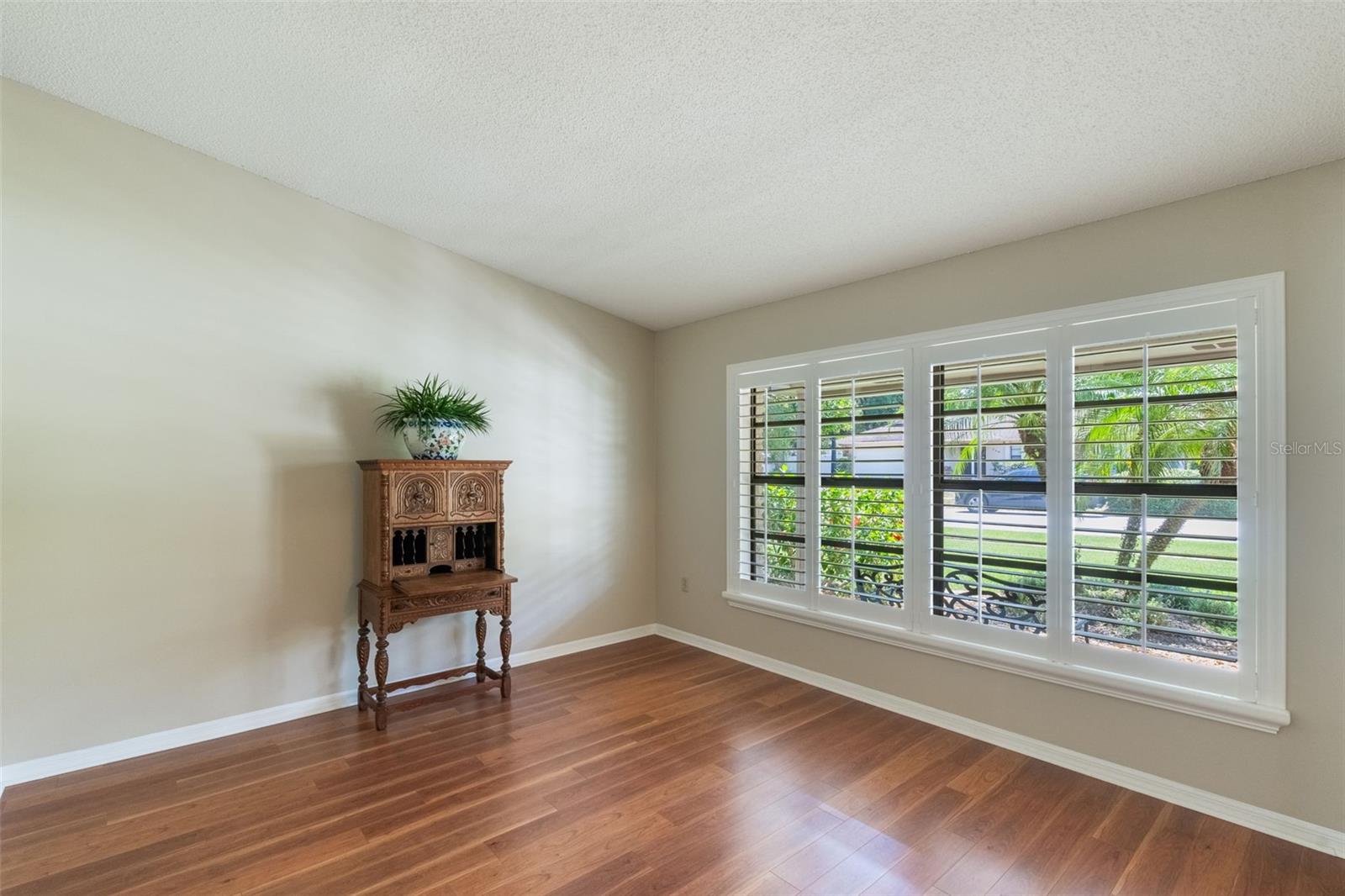 Image 9 of 49 For 957 Yellow Rose Drive