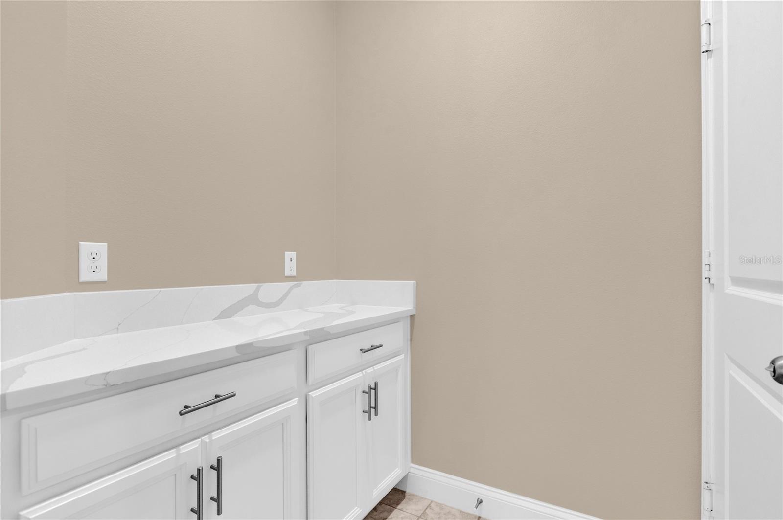Image 18 of 65 For 8348 Vivaro Isle Way