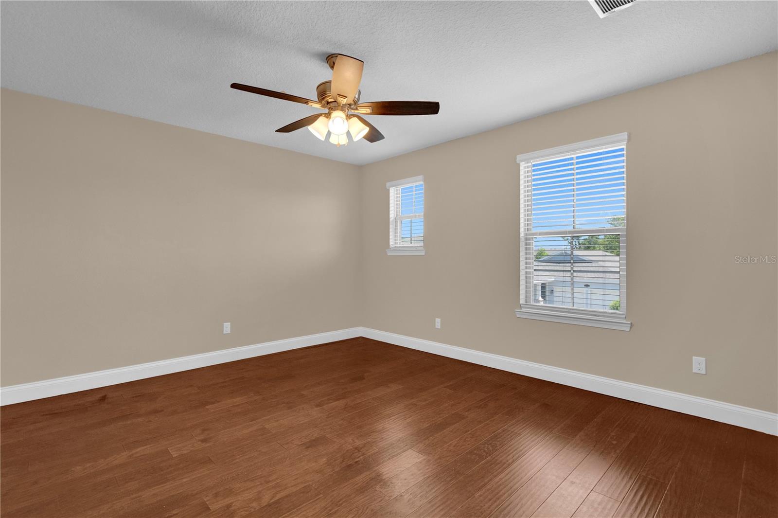 Image 31 of 65 For 8348 Vivaro Isle Way