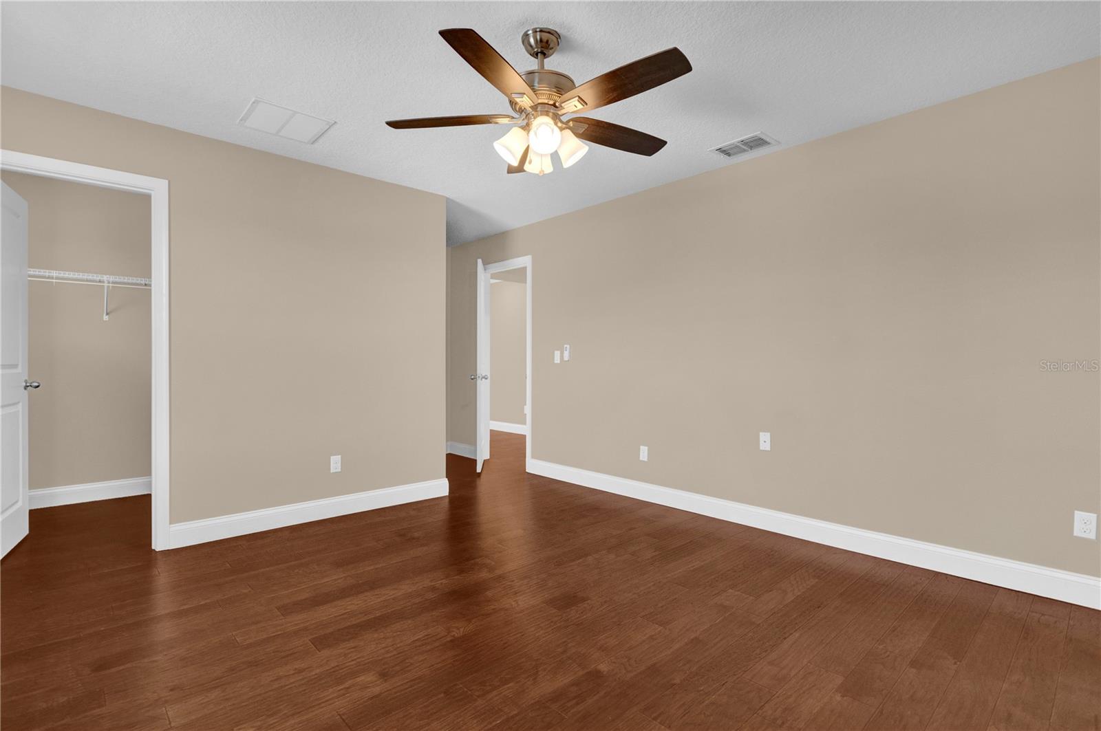 Image 32 of 65 For 8348 Vivaro Isle Way
