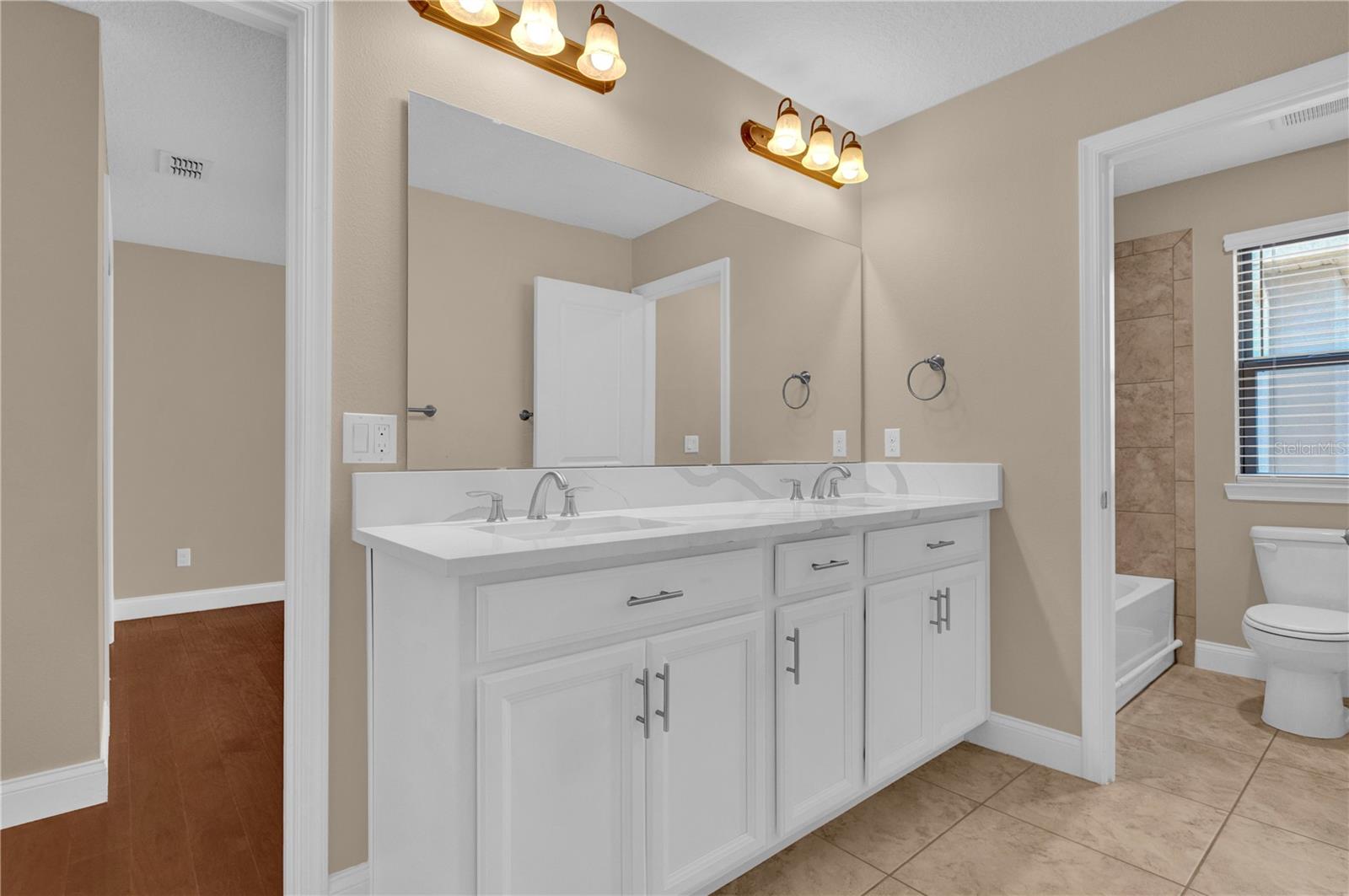 Image 39 of 65 For 8348 Vivaro Isle Way