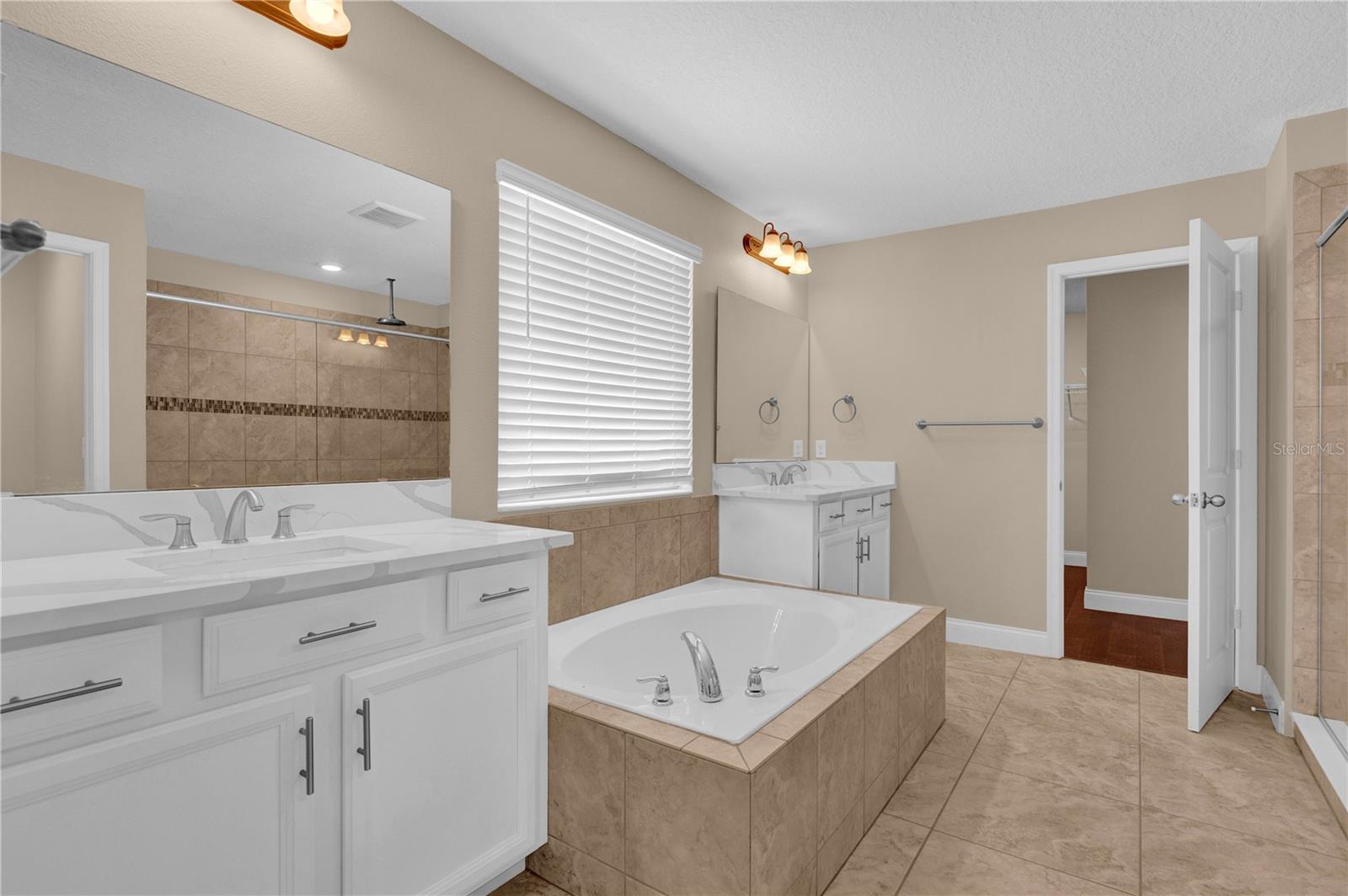 Image 48 of 65 For 8348 Vivaro Isle Way