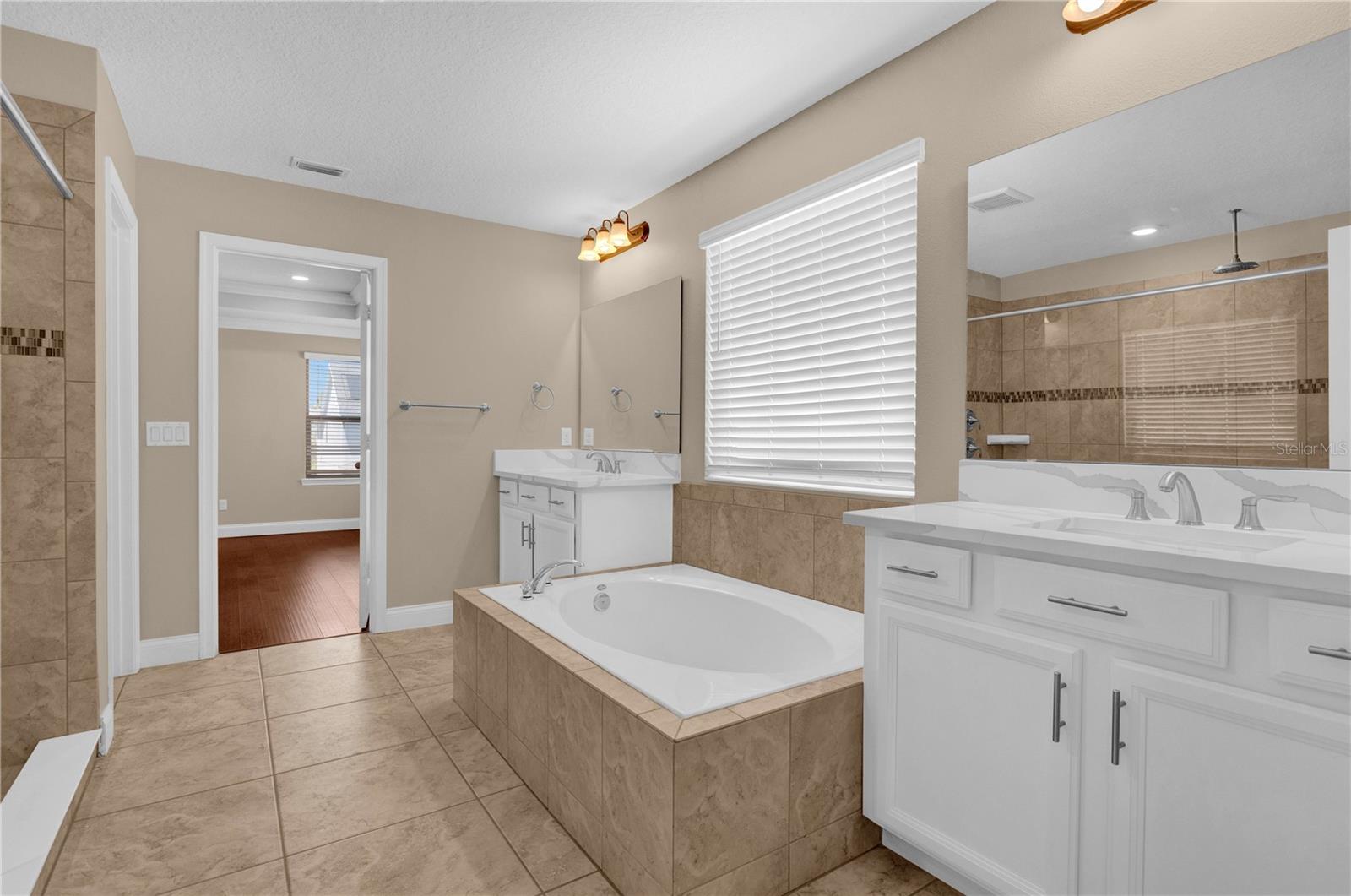 Image 51 of 65 For 8348 Vivaro Isle Way