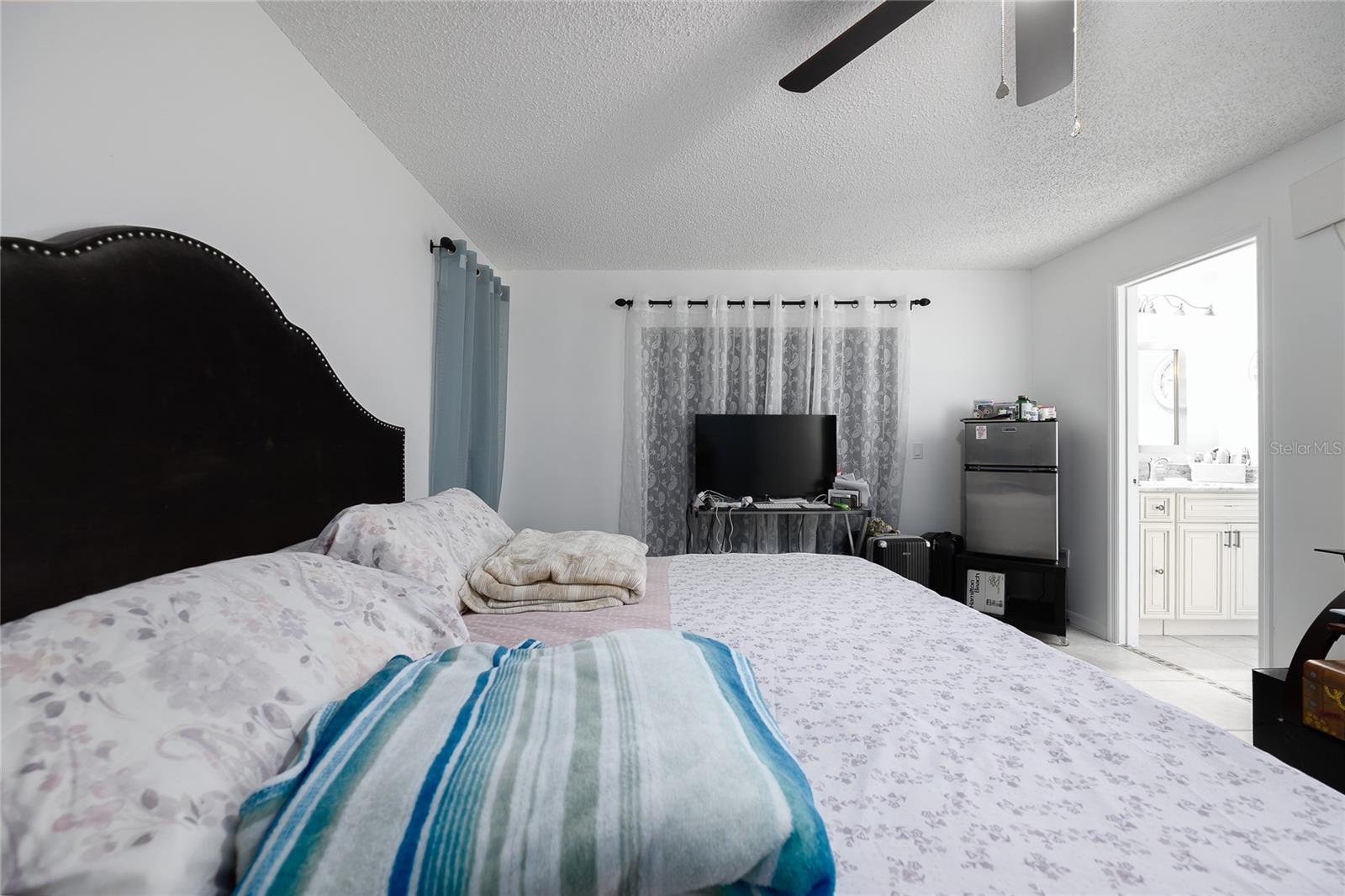 Image 10 of 28 For 3600 Fountainbleu Boulevard