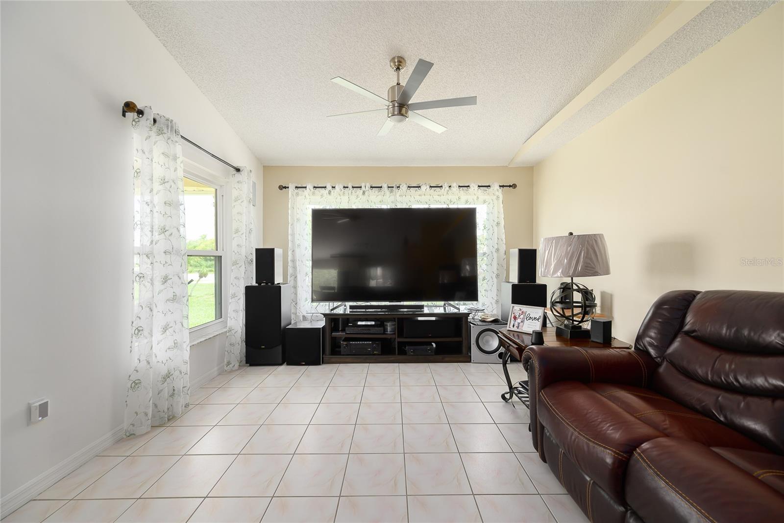 Image 8 of 28 For 3600 Fountainbleu Boulevard