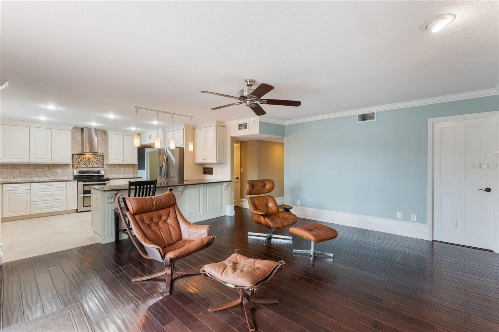 Image 11 of 63 For 120 Greentree Lane