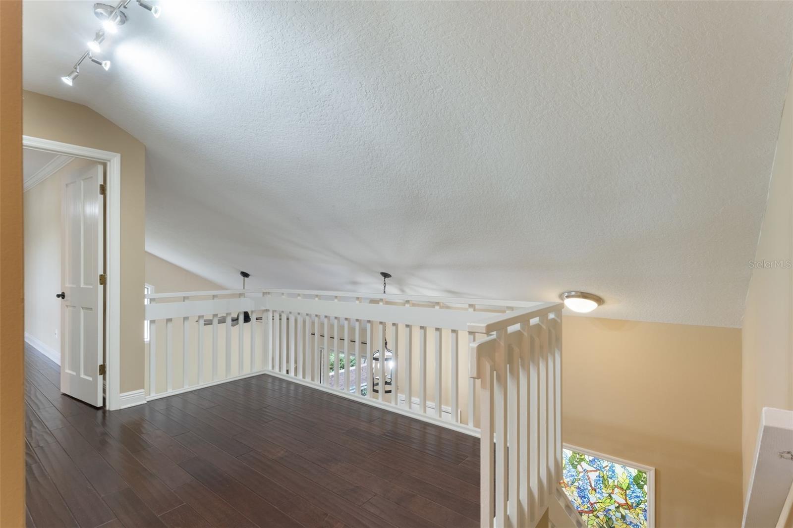 Image 14 of 63 For 120 Greentree Lane