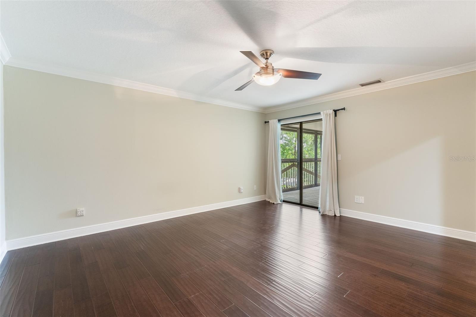 Image 19 of 63 For 120 Greentree Lane