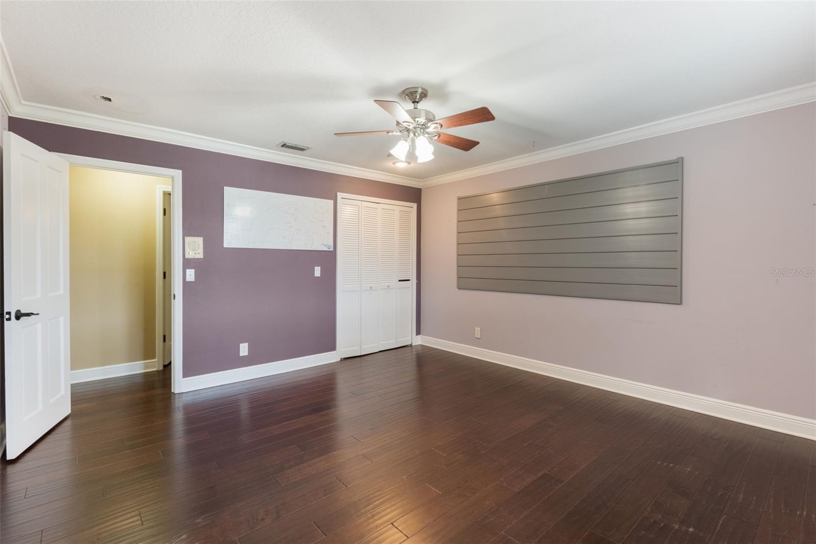 Image 25 of 63 For 120 Greentree Lane