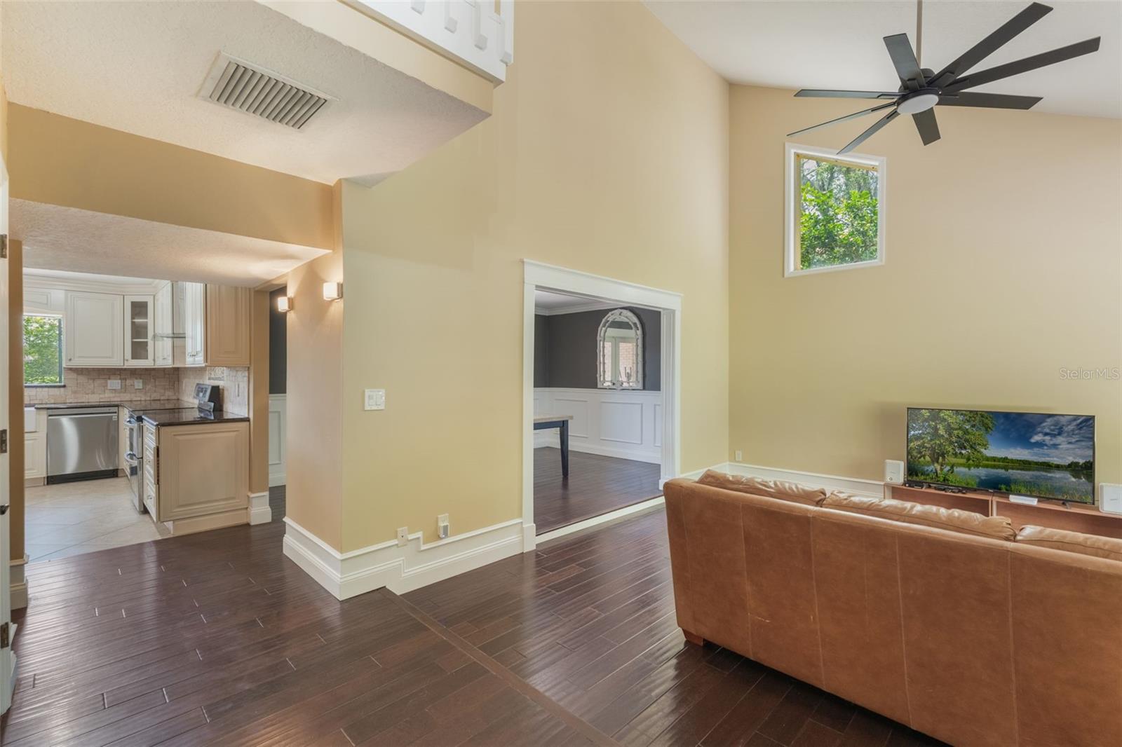 Image 3 of 63 For 120 Greentree Lane
