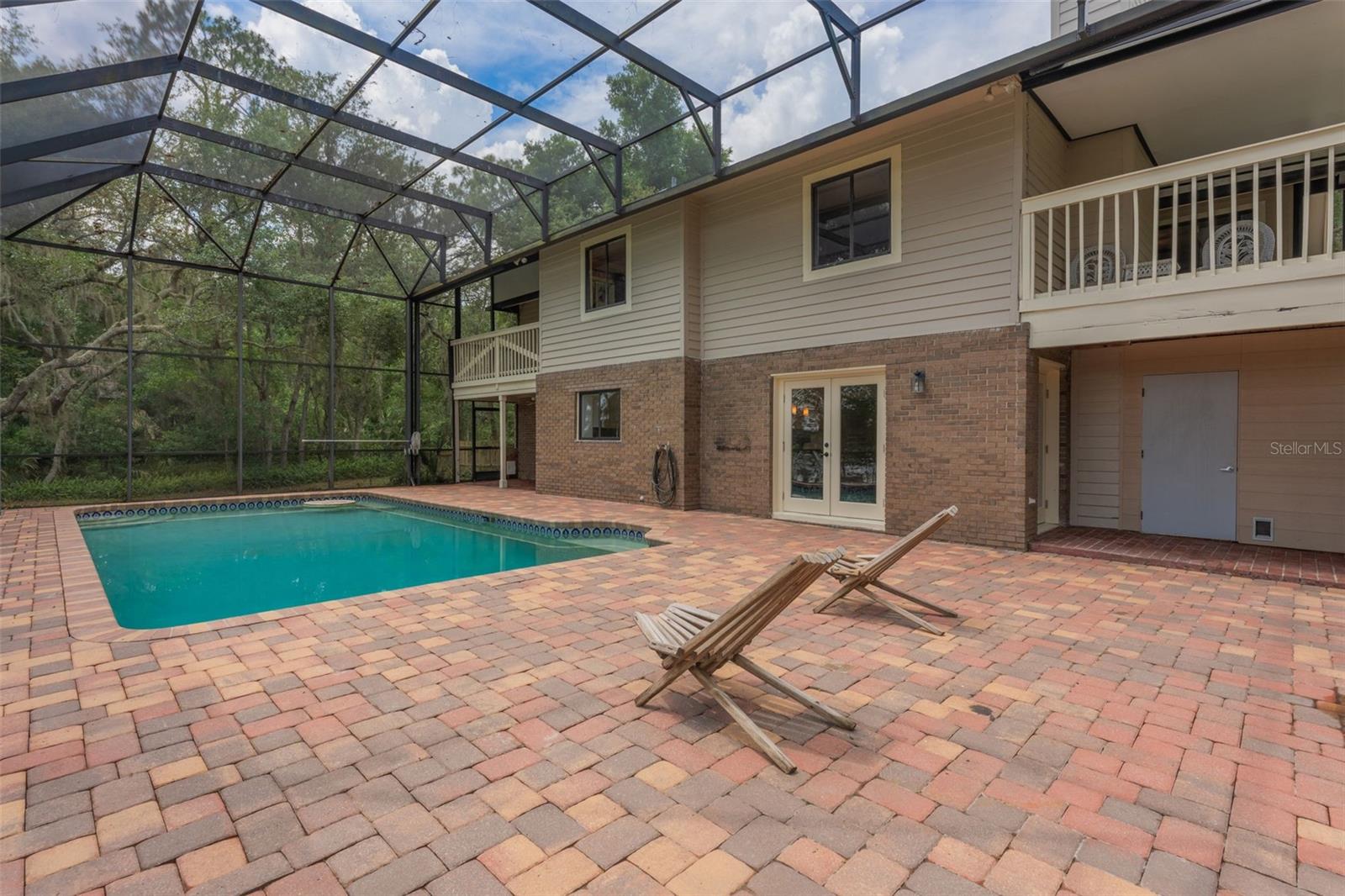 Image 32 of 63 For 120 Greentree Lane