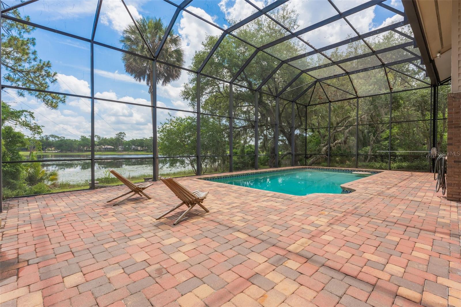 Image 33 of 63 For 120 Greentree Lane