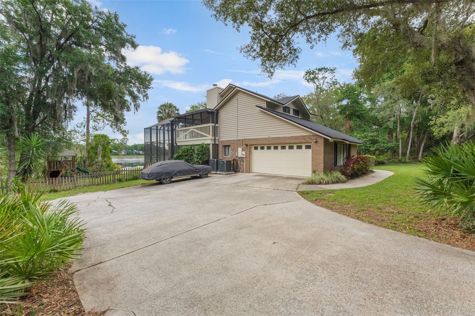 Image 38 of 63 For 120 Greentree Lane