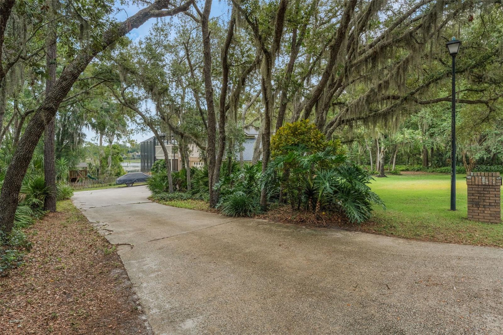 Image 39 of 63 For 120 Greentree Lane