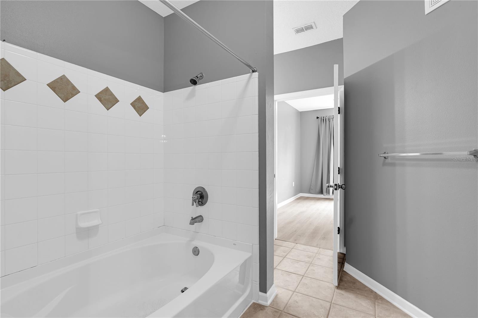 Image 18 of 39 For 12837 Madison Pointe Circle 204