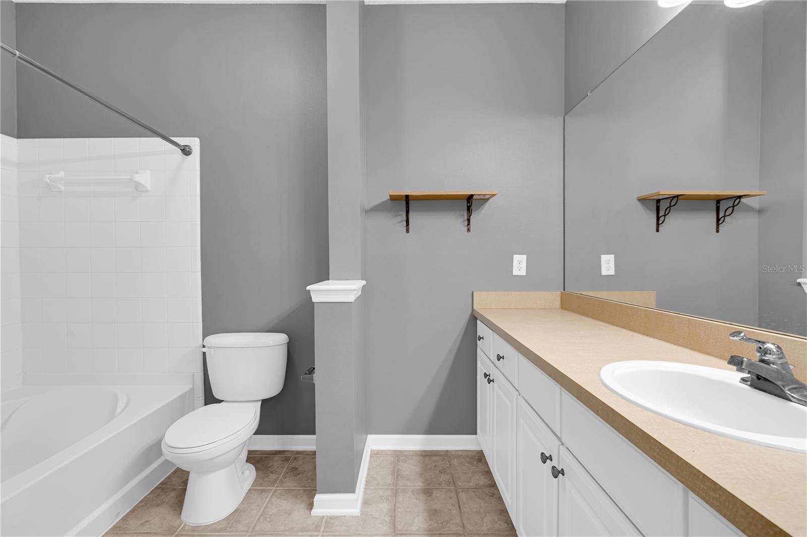 Image 19 of 39 For 12837 Madison Pointe Circle 204