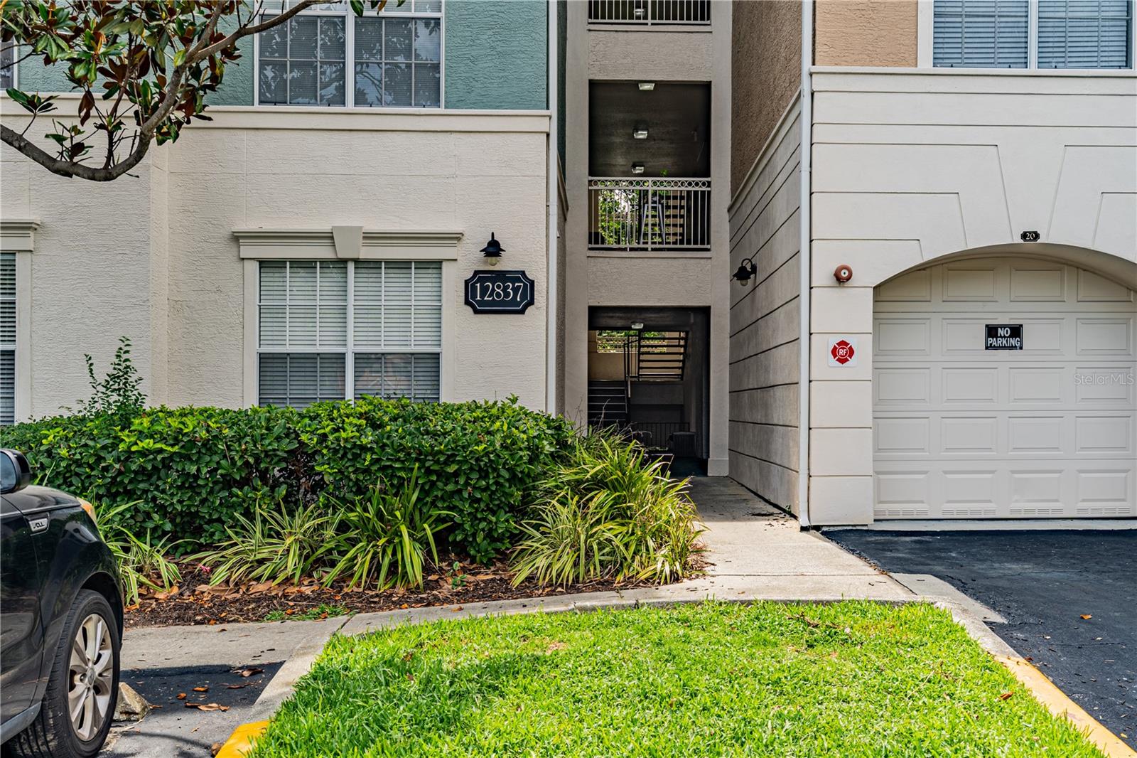 Image 4 of 39 For 12837 Madison Pointe Circle 204