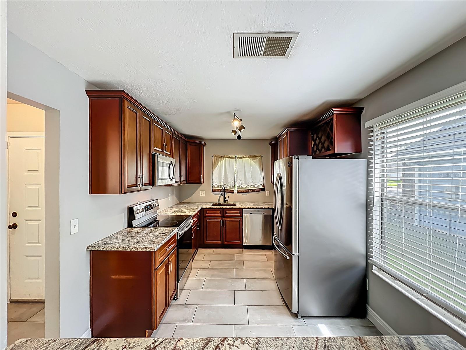 Image 10 of 27 For 141 Edgewater Circle