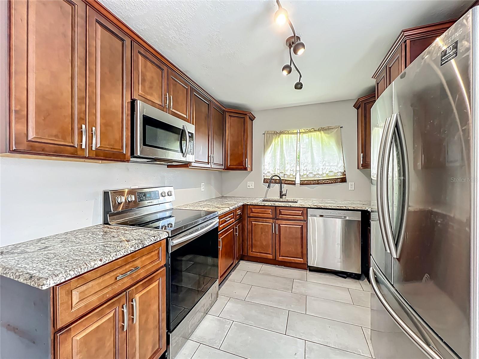 Image 11 of 27 For 141 Edgewater Circle