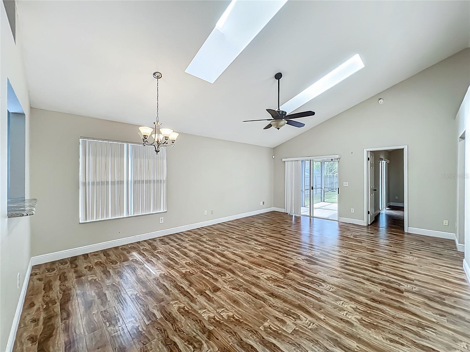 Image 12 of 27 For 141 Edgewater Circle