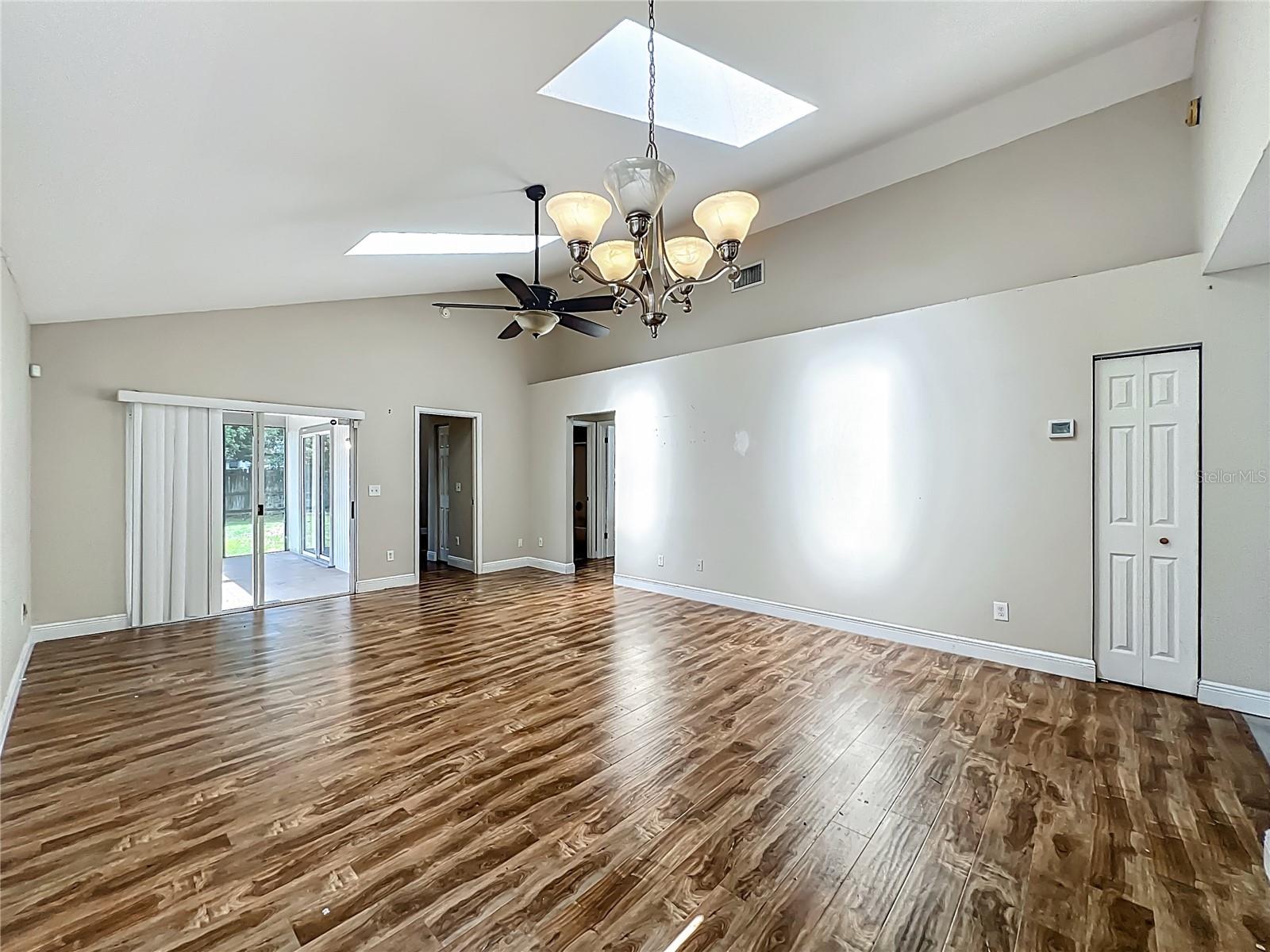 Image 14 of 27 For 141 Edgewater Circle