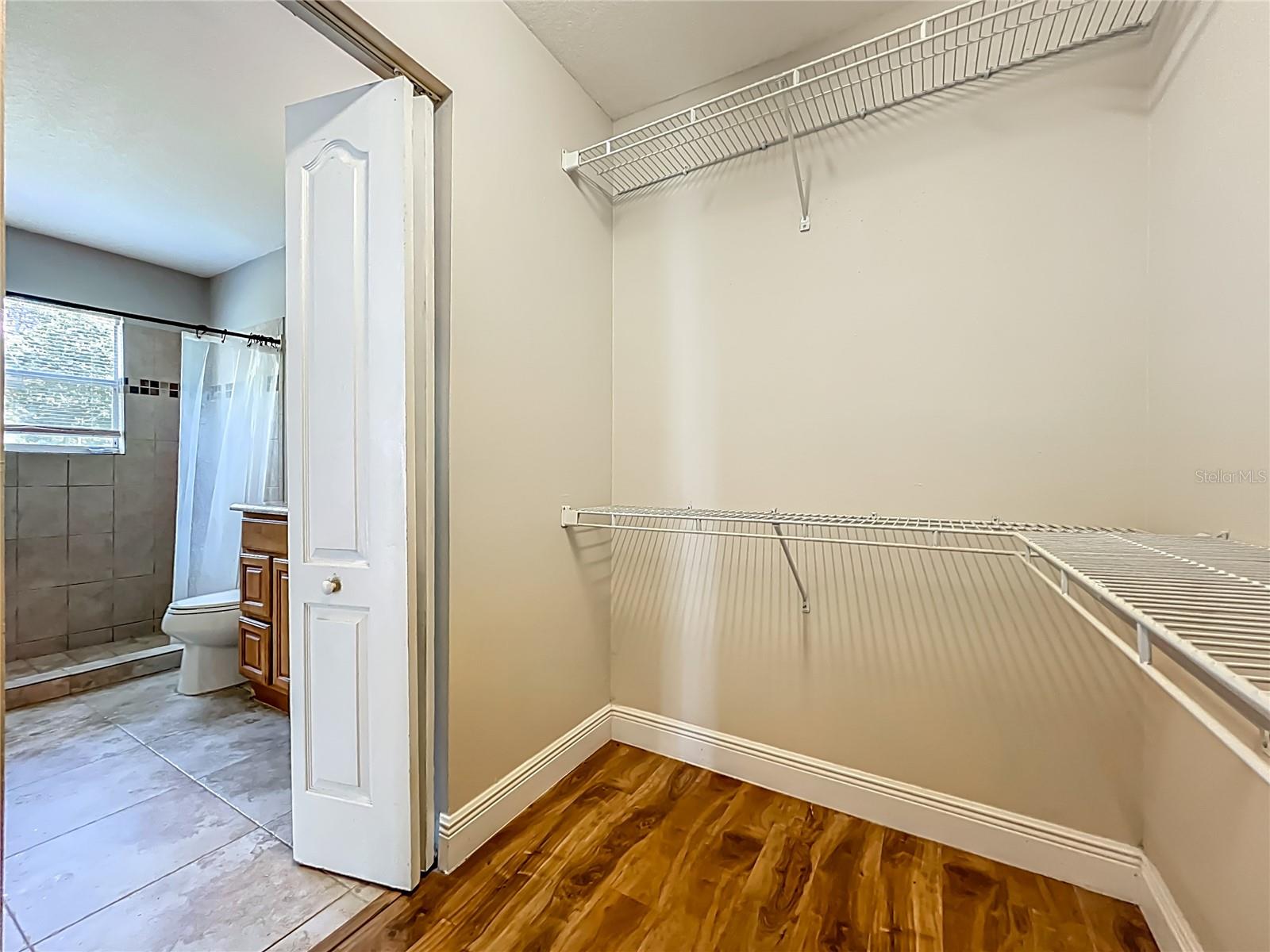 Image 18 of 27 For 141 Edgewater Circle