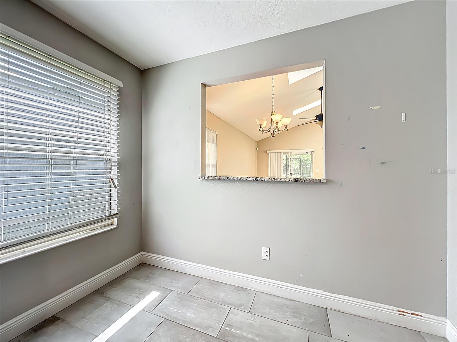 Image 21 of 27 For 141 Edgewater Circle