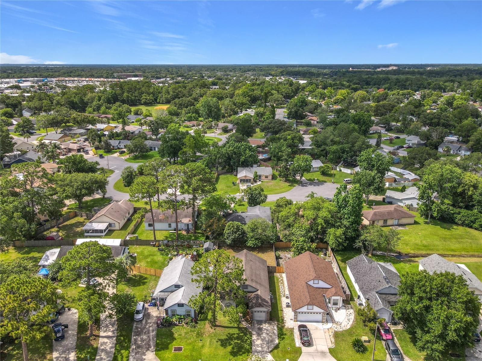 Image 4 of 27 For 141 Edgewater Circle