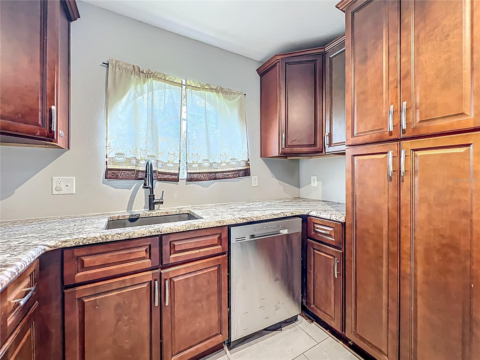 Image 6 of 27 For 141 Edgewater Circle