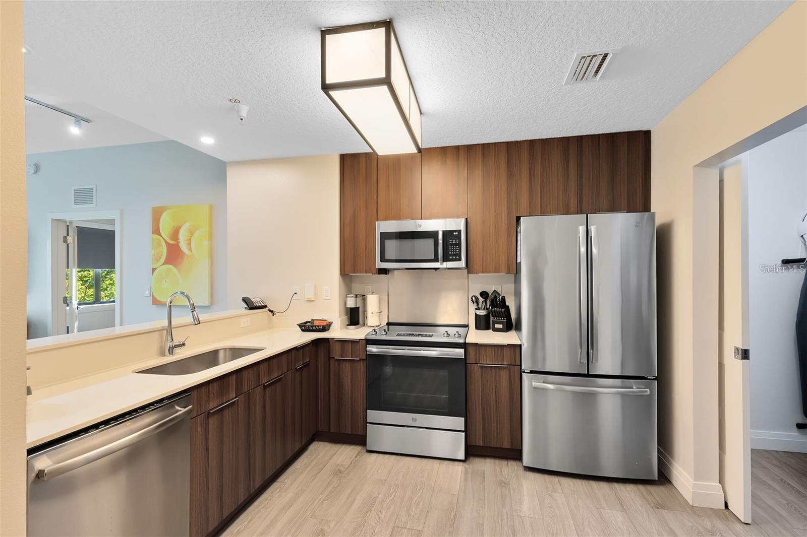 Image 5 of 27 For 14501 Grove Resort Avenue 2541