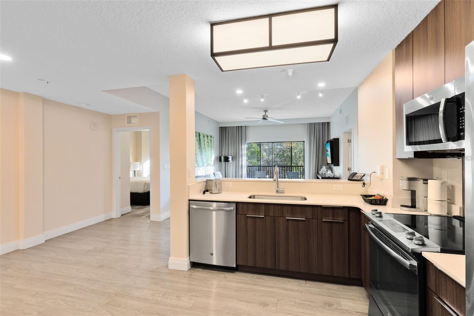 Image 6 of 27 For 14501 Grove Resort Avenue 2541