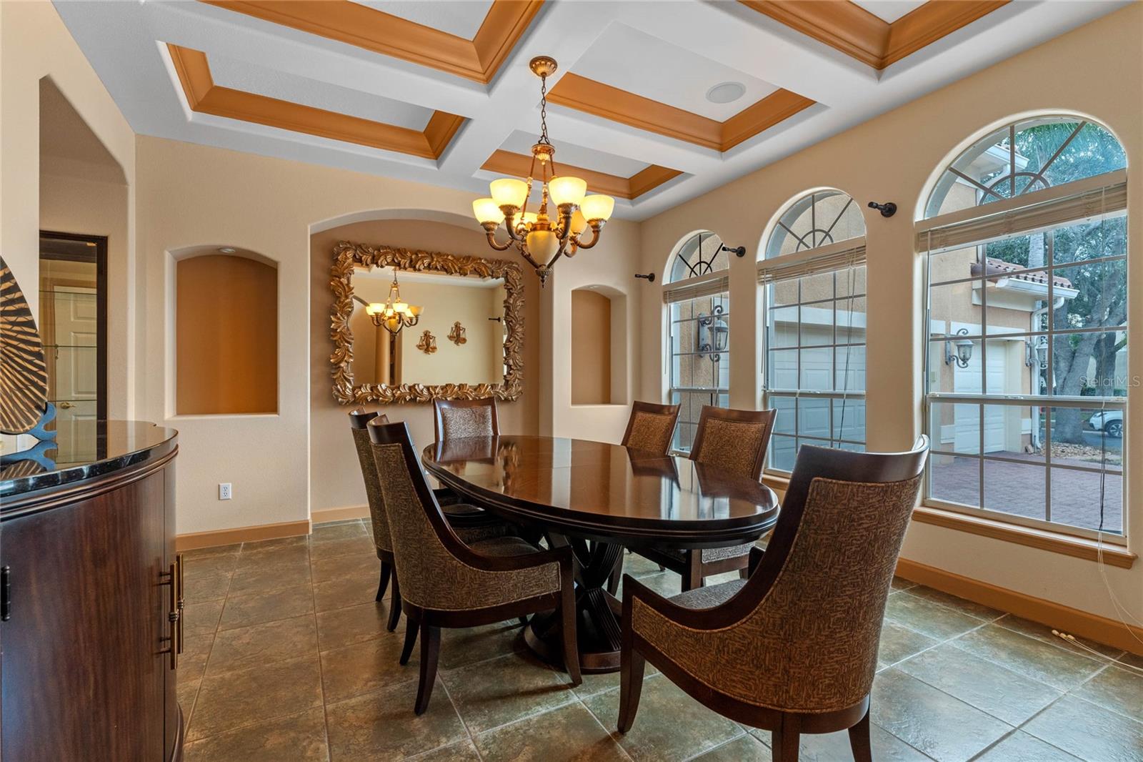 Listing photo id 9 for 2828 Northampton Avenue
