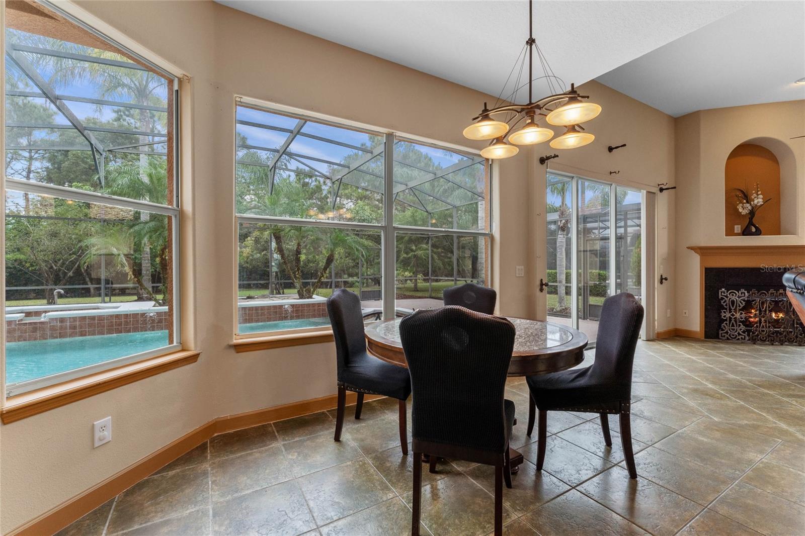 Listing photo id 13 for 2828 Northampton Avenue