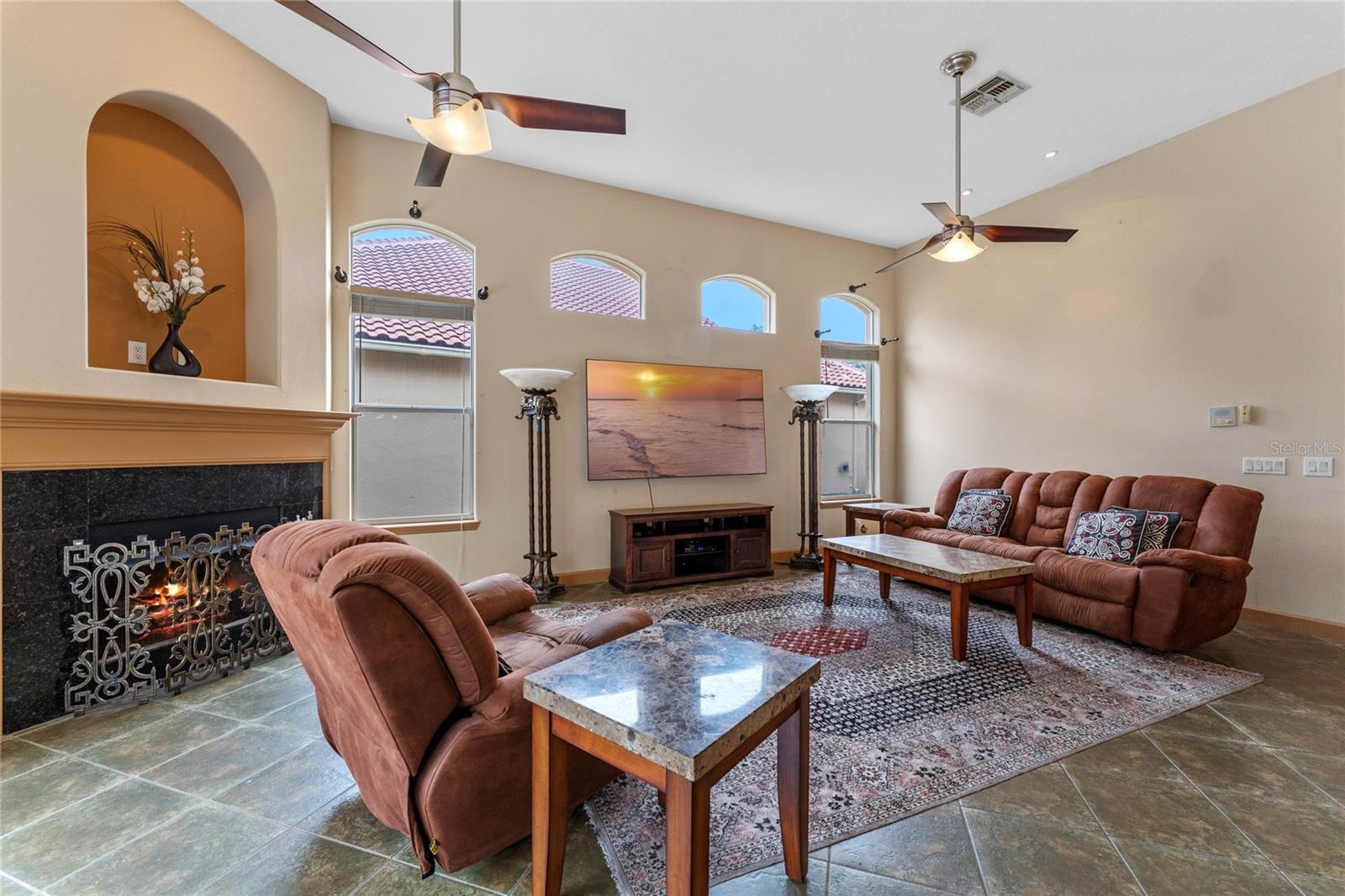Listing photo id 14 for 2828 Northampton Avenue
