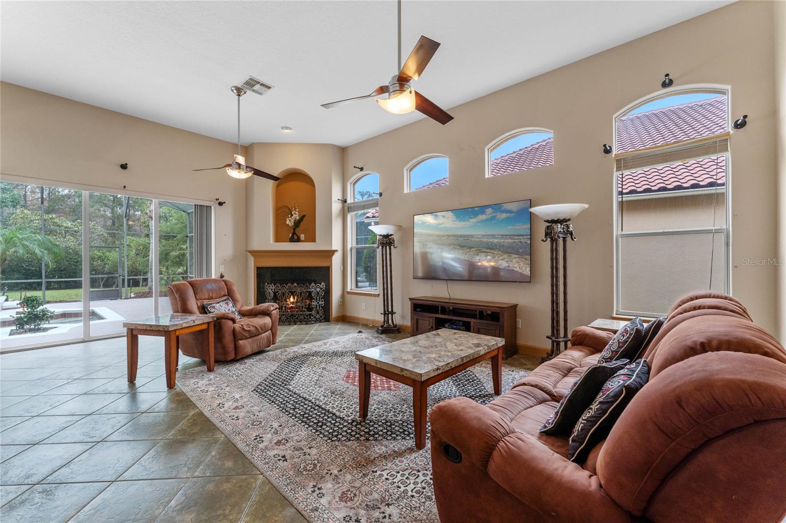 Listing photo id 15 for 2828 Northampton Avenue