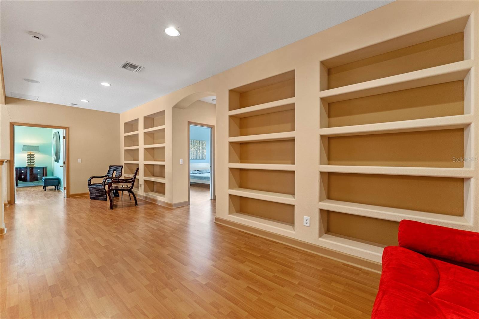 Listing photo id 21 for 2828 Northampton Avenue