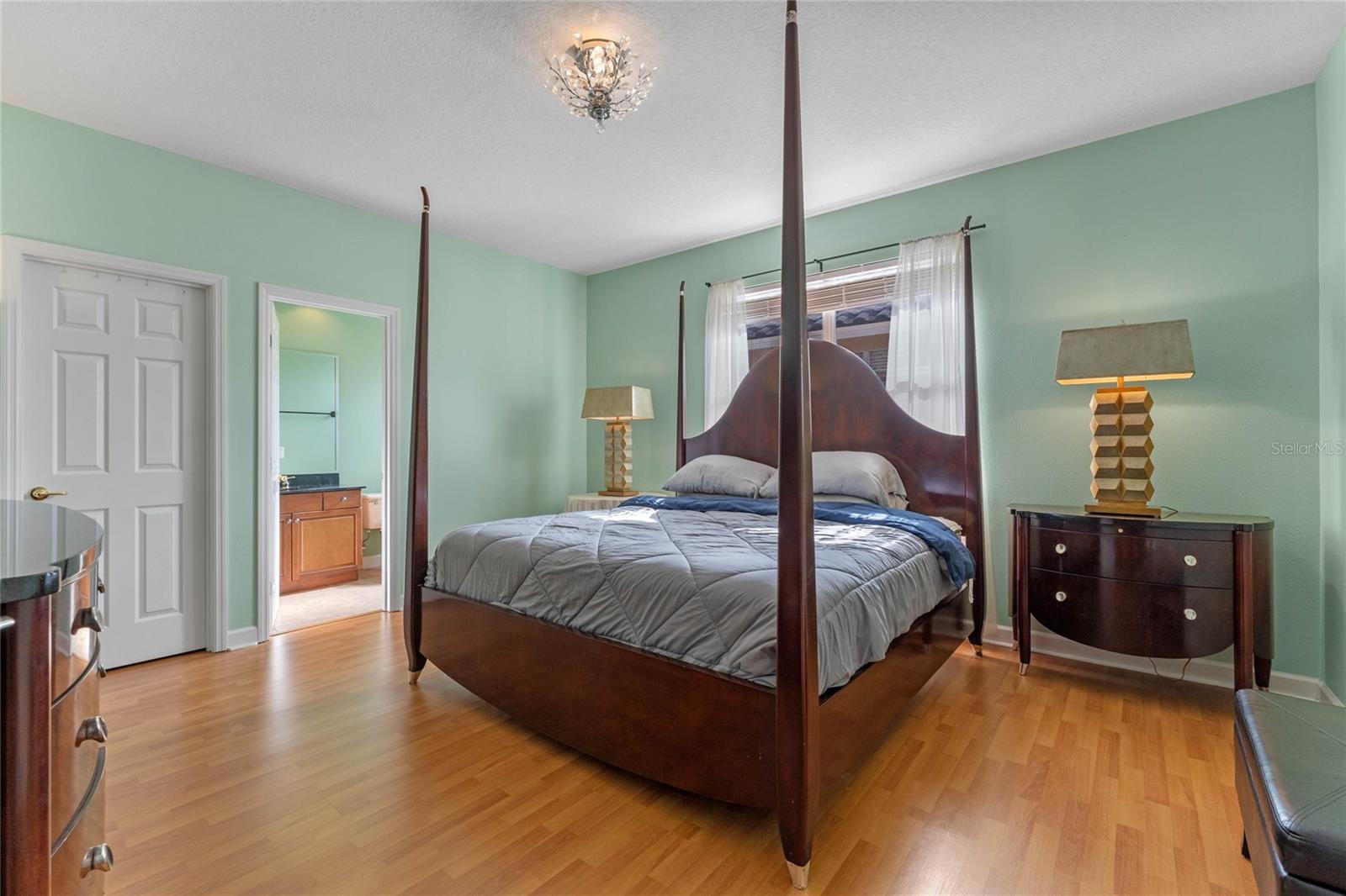 Listing photo id 22 for 2828 Northampton Avenue
