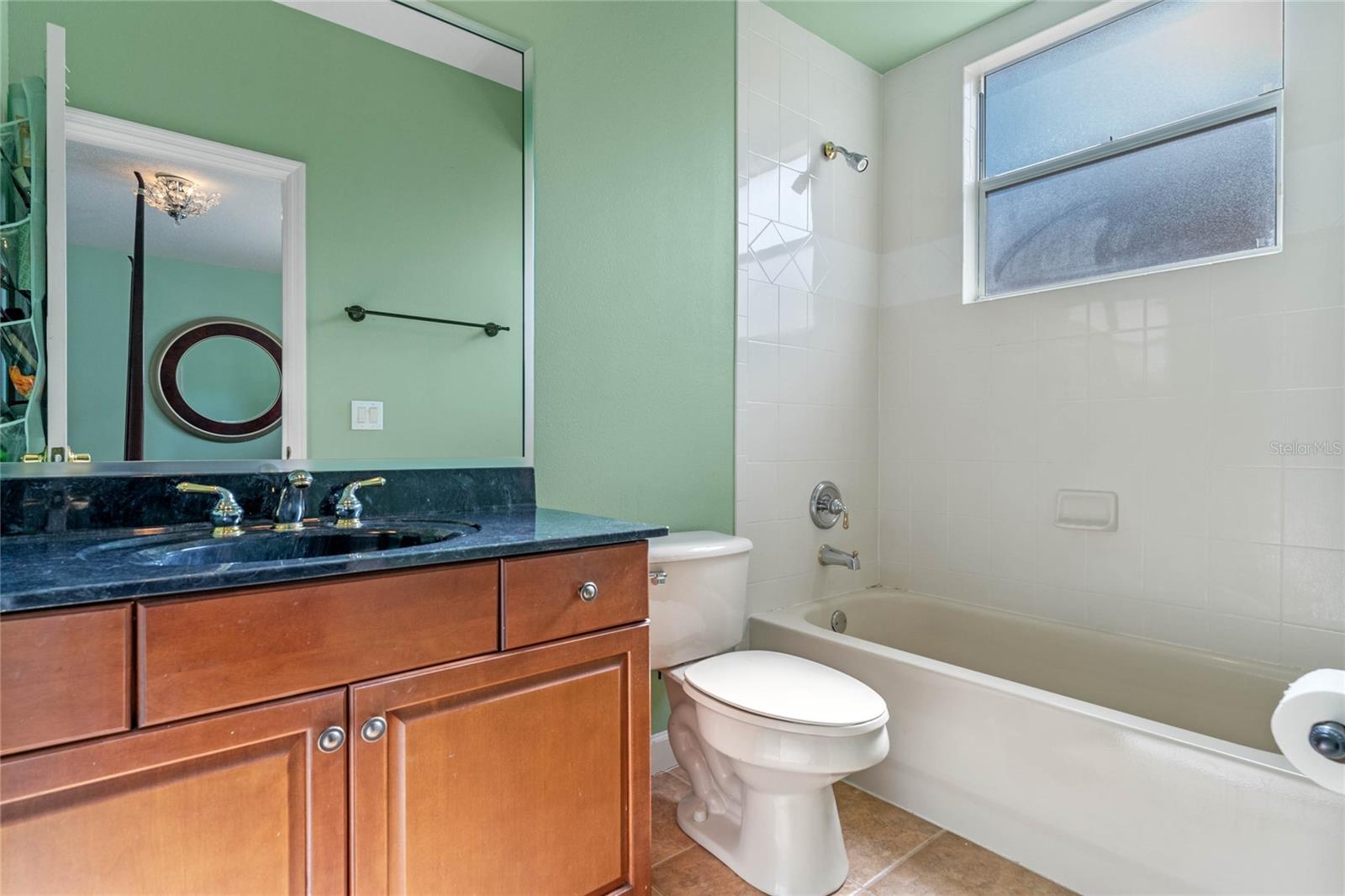 Listing photo id 23 for 2828 Northampton Avenue