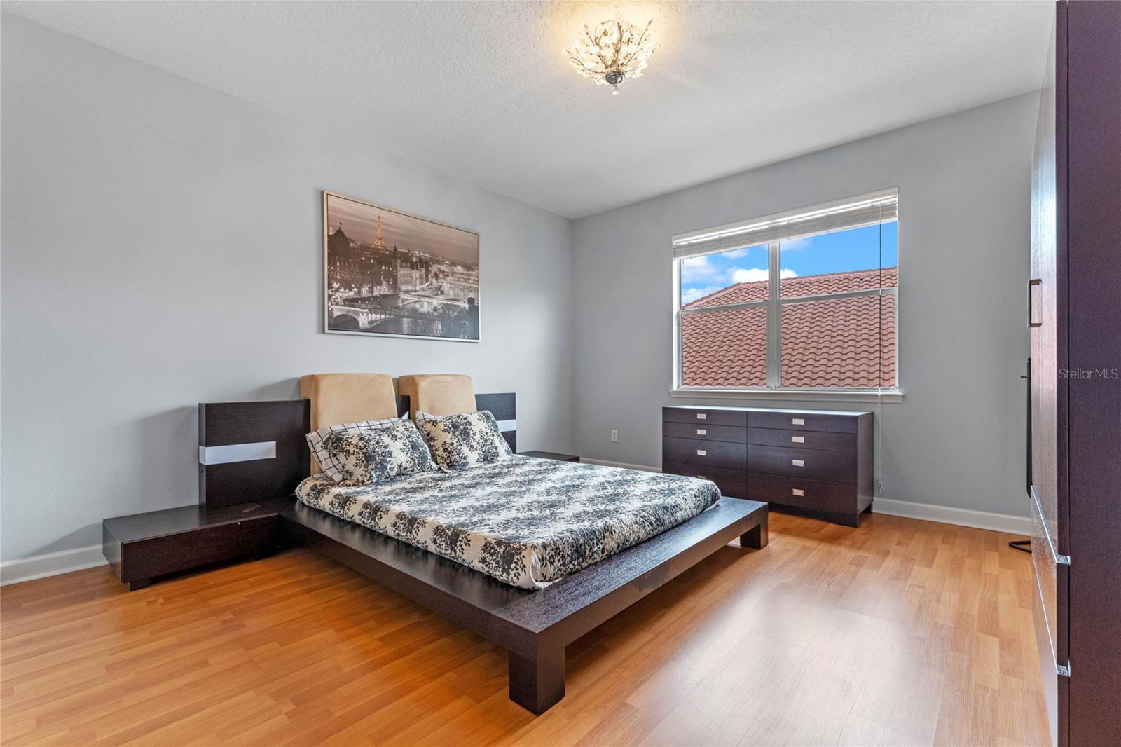 Listing photo id 29 for 2828 Northampton Avenue