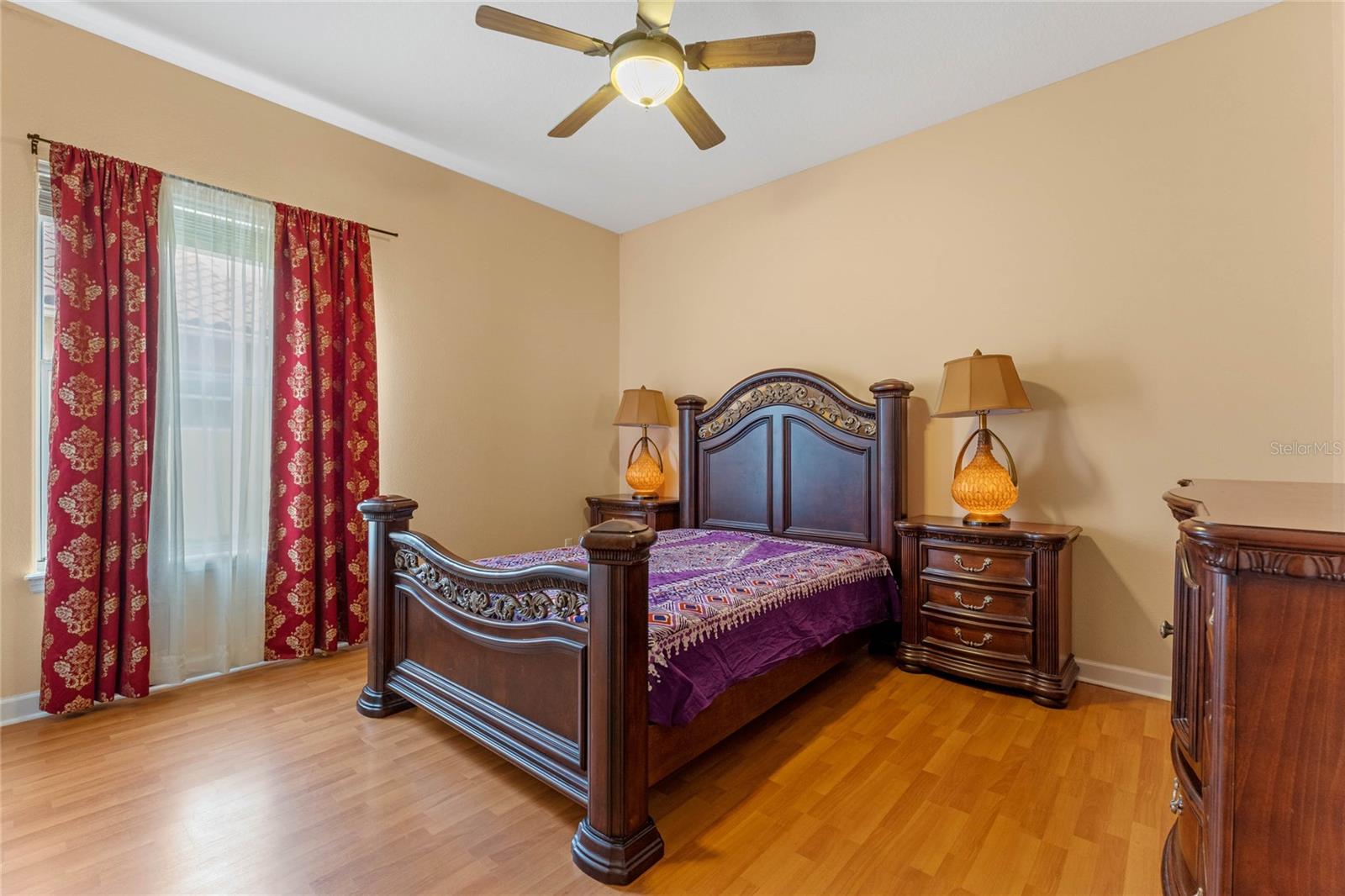 Listing photo id 33 for 2828 Northampton Avenue
