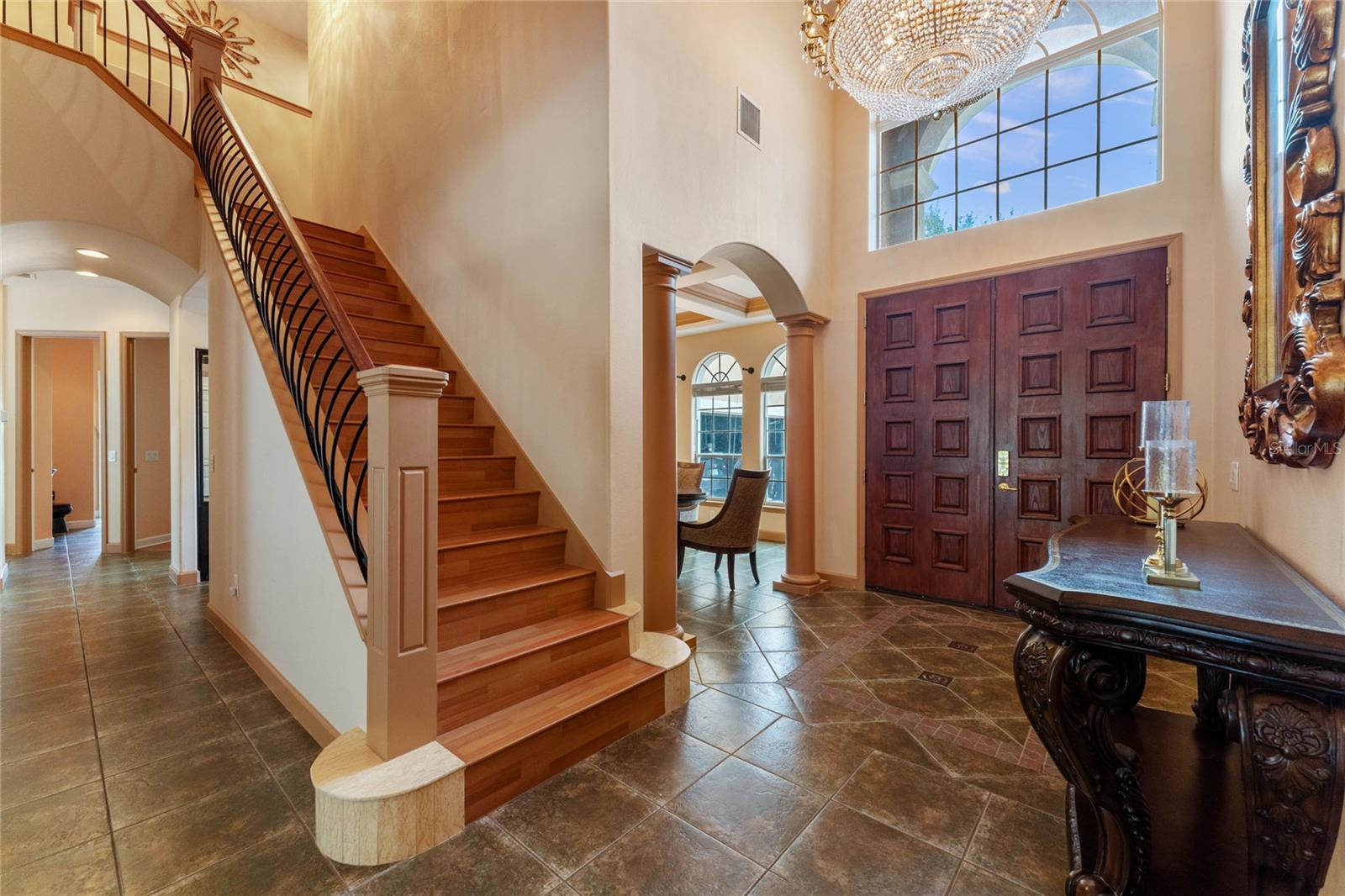 Listing photo id 5 for 2828 Northampton Avenue