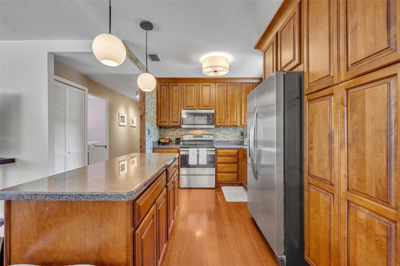 Image 15 of 33 For 906 Camellia Avenue
