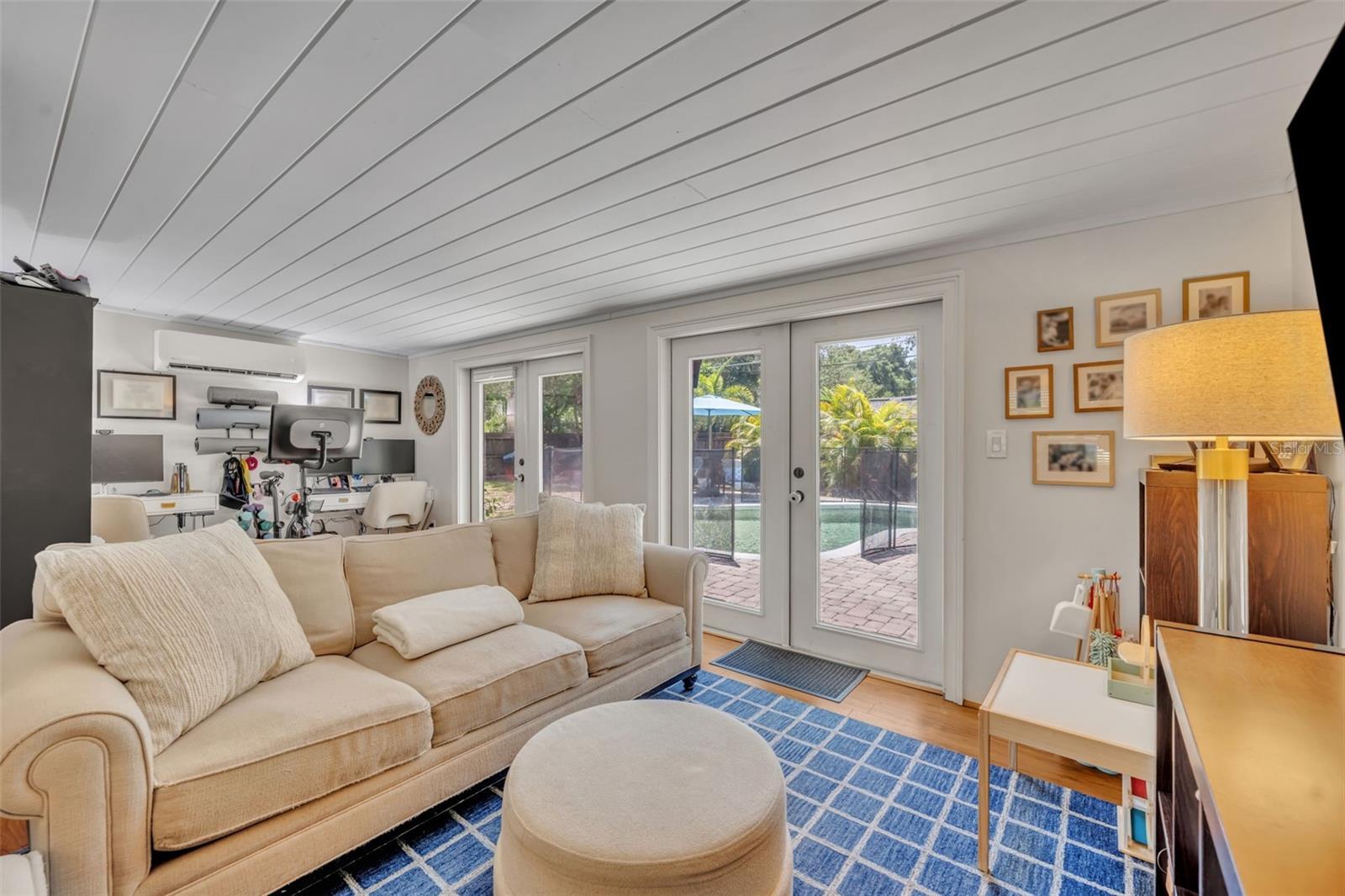 Image 18 of 33 For 906 Camellia Avenue