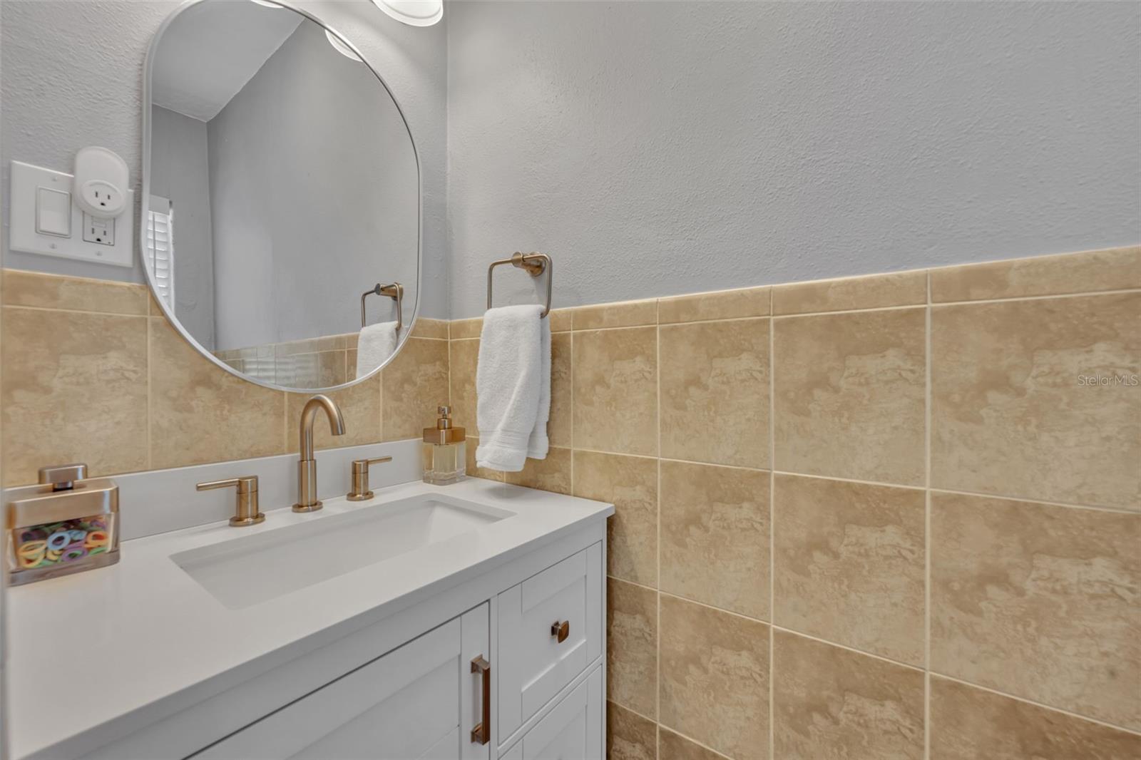 Image 22 of 33 For 906 Camellia Avenue