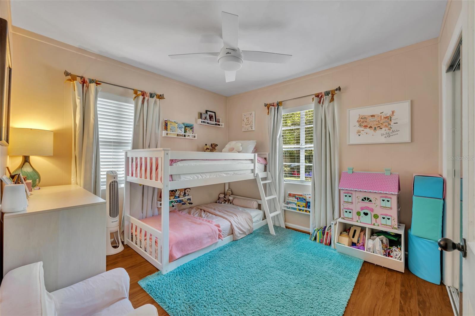 Image 23 of 33 For 906 Camellia Avenue