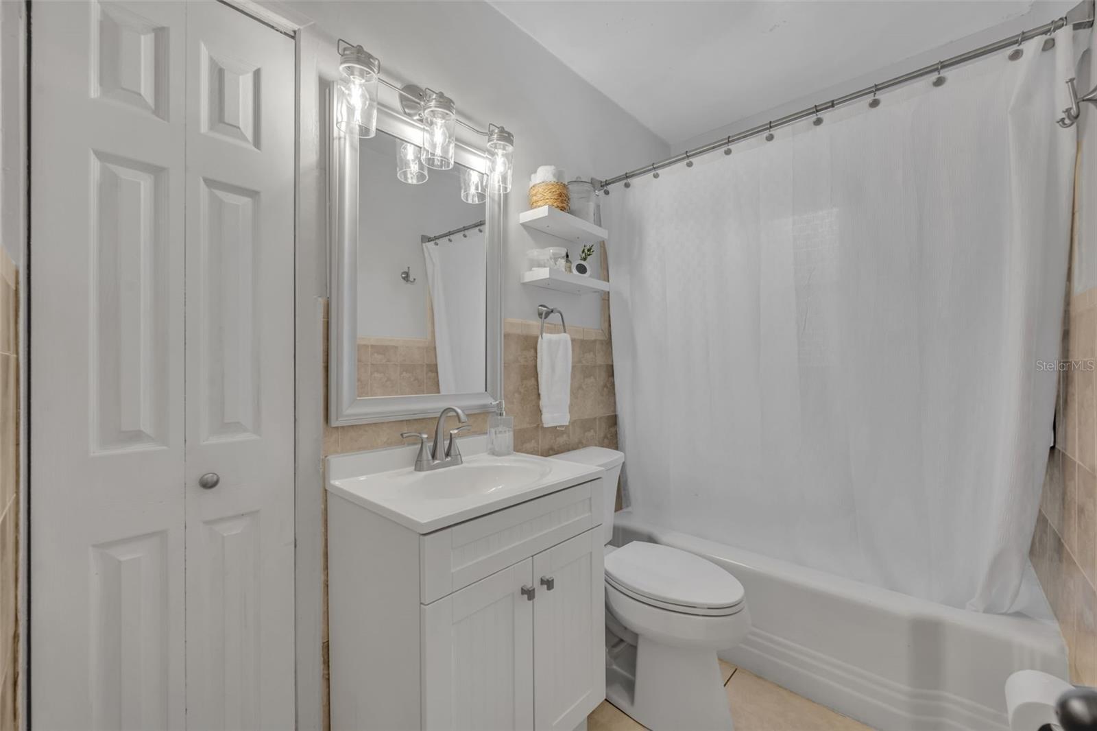 Image 24 of 33 For 906 Camellia Avenue