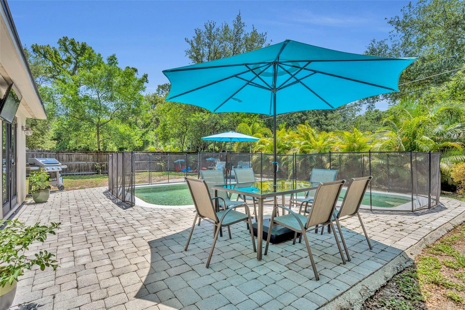 Image 27 of 33 For 906 Camellia Avenue