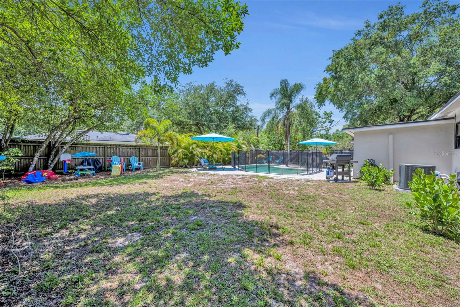 Image 31 of 33 For 906 Camellia Avenue